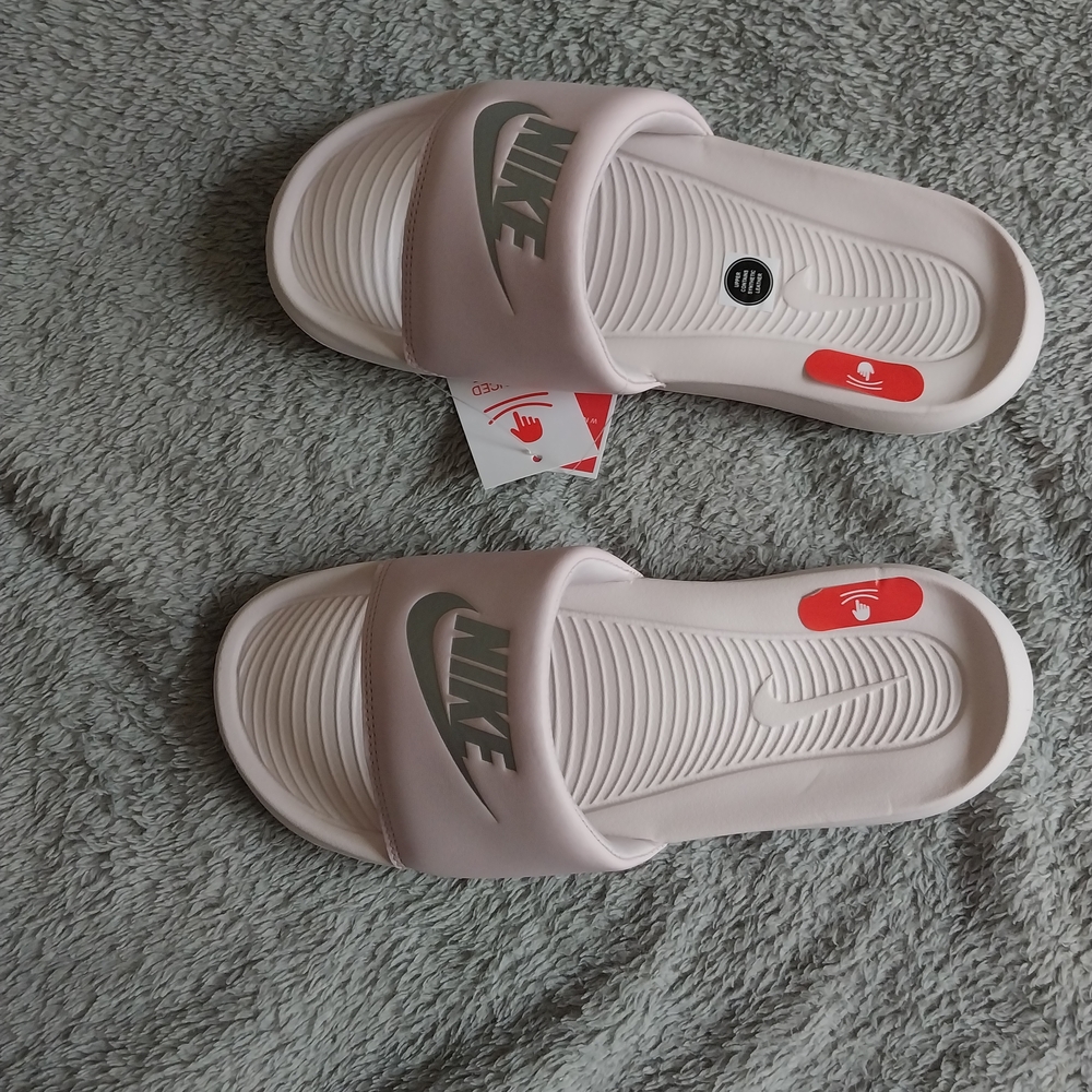 Nike Women’s Pink Slide Sandals - Picture 2 of 4